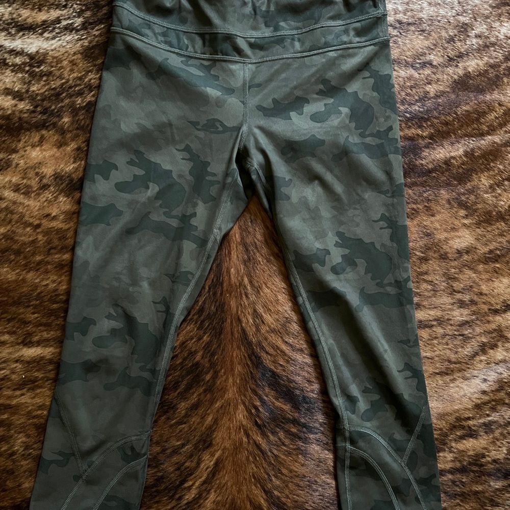 lululemon athletica Savasana Camo Run Inspire Crop II